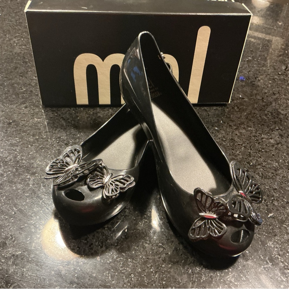 Melissa Black Flats with Butterfly Accent size 2 youth